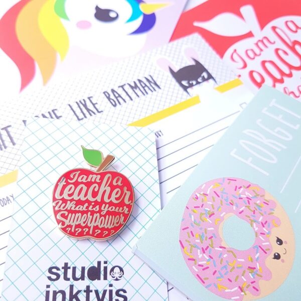 studioi-nktvis-i-am-a-teacher-pin