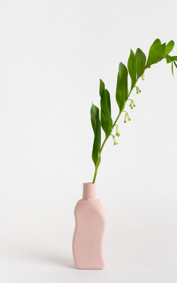 foekje-fleur-porcelain-bottle-vase #12-powder